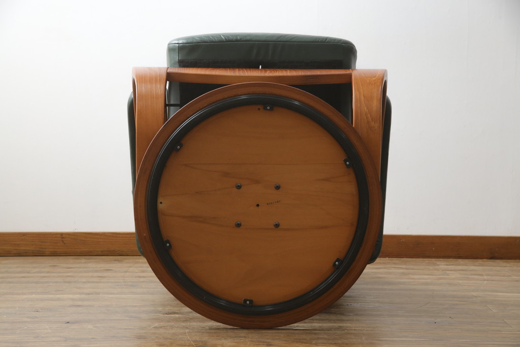 中古　牛本革　ノルウェー　Hjellegjerde(イエリアーダ社)　ノーザンコンフォート　優雅なくつろぎの時間におすすめのリクライニングチェア&オットマン(椅子、アームチェア、フットスツール、北欧、1人掛けソファ)(検索ワード:エコーネス、EKORNES、ストレスレスチェア)(定価約31万円)(R-065805)