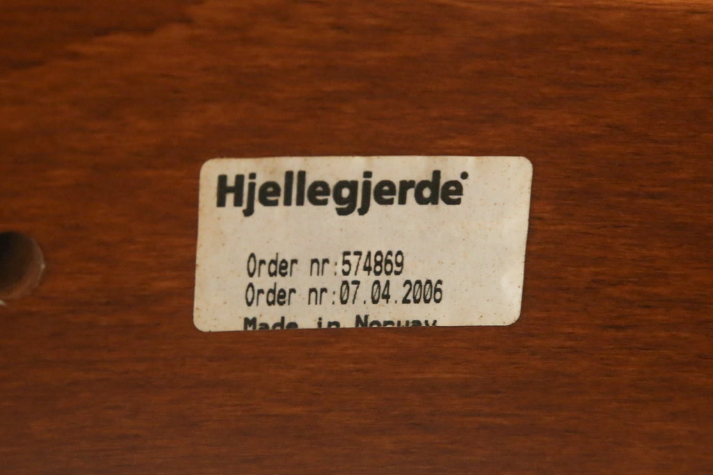 中古　牛本革　ノルウェー　Hjellegjerde(イエリアーダ社)　ノーザンコンフォート　優雅なくつろぎの時間におすすめのリクライニングチェア&オットマン(椅子、アームチェア、フットスツール、北欧、1人掛けソファ)(検索ワード:エコーネス、EKORNES、ストレスレスチェア)(定価約31万円)(R-065805)