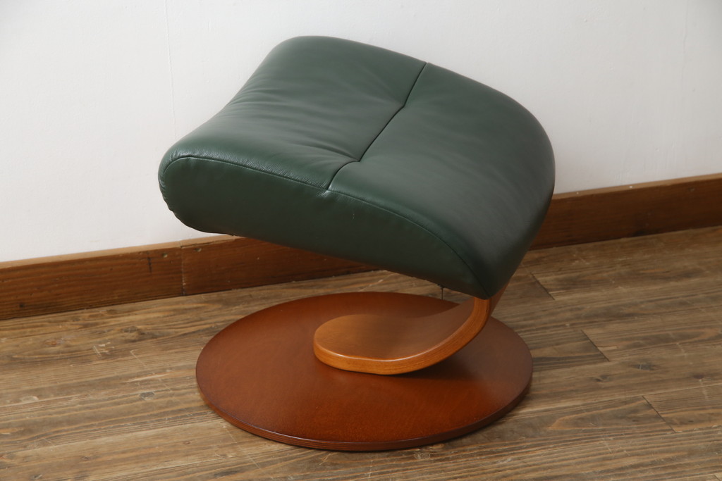 中古　牛本革　ノルウェー　Hjellegjerde(イエリアーダ社)　ノーザンコンフォート　優雅なくつろぎの時間におすすめのリクライニングチェア&オットマン(椅子、アームチェア、フットスツール、北欧、1人掛けソファ)(検索ワード:エコーネス、EKORNES、ストレスレスチェア)(定価約31万円)(R-065805)