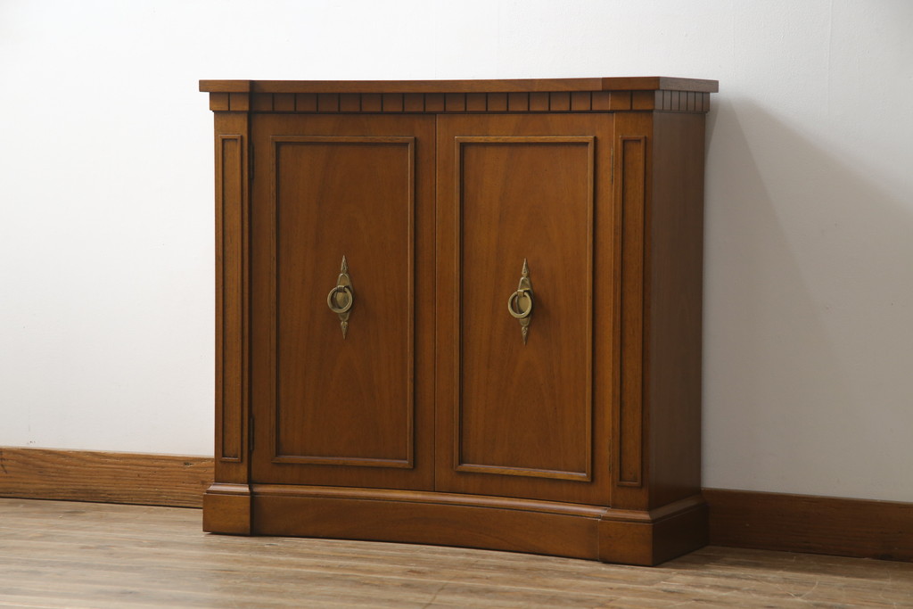 中古　DREXEL HERITAGE(ドレクセルヘリテイジ)　Triune(トライユン)　クラシカルな佇まいが魅力のコンソールテーブル(ホールチェスト、サイドボード、収納棚、戸棚、キャビネット)(定価約34万円)(R-074289)