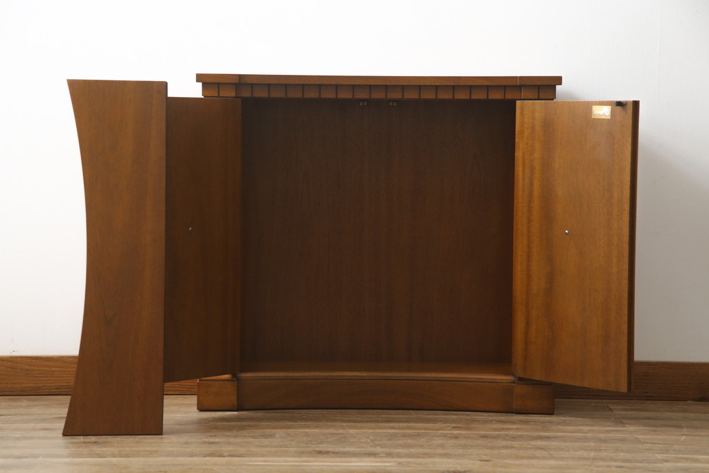 中古　DREXEL HERITAGE(ドレクセルヘリテイジ)　Triune(トライユン)　クラシカルな佇まいが魅力のコンソールテーブル(ホールチェスト、サイドボード、収納棚、戸棚、キャビネット)(定価約34万円)(R-074289)
