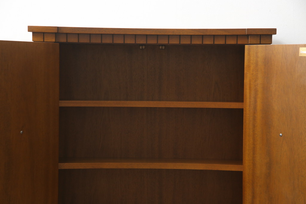 中古　DREXEL HERITAGE(ドレクセルヘリテイジ)　Triune(トライユン)　クラシカルな佇まいが魅力のコンソールテーブル(ホールチェスト、サイドボード、収納棚、戸棚、キャビネット)(定価約34万円)(R-074289)