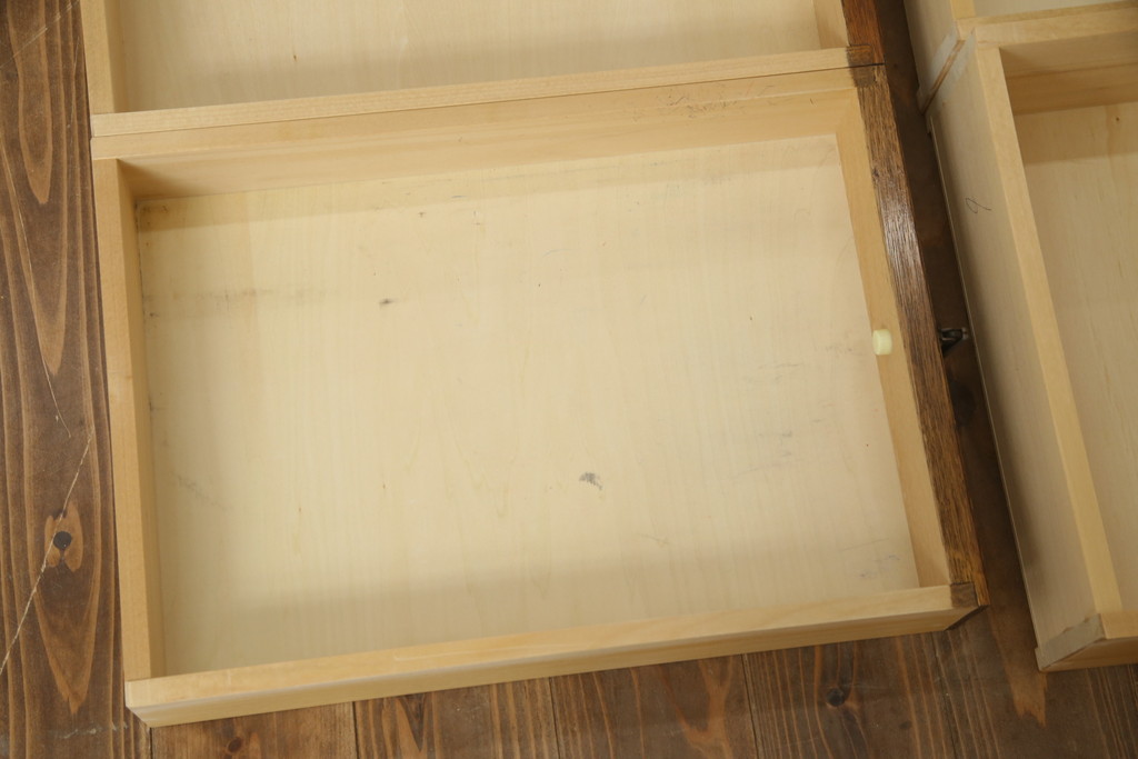 中古　三越家具　カントリーハウス　希少な絶版品!!　ブルージュ　挽き物加工や引手のデザインがおしゃれ!クラシカルな雰囲気を高めるデスク(片袖机、ワークデスク、在宅用、在宅ワーク)(R-073412)