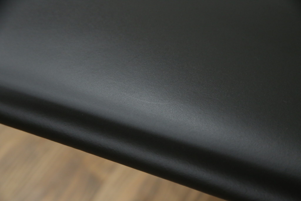 中古　美品!!　Cassina(カッシーナ)　184EVE(イヴ)　洗練されたモダンデザインが目を引くアームチェア2脚セット(ダイニングチェア、椅子、イス)(定価2脚で約60万円)(R-068579)