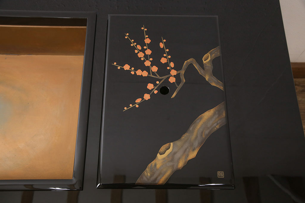 中古　美品　輪島塗り　井桁に木瓜の紋が目を引く長火鉢(囲炉裏、関西火鉢)(R-054441)