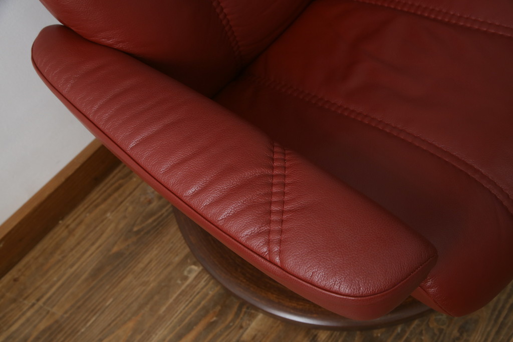 中古 ノルウェー製 EKORNES(エコーネス) Sサイズ コンサルシリーズ クラシック 本革(レザー) 高級感漂う佇まいが魅力のオットマン 付きストレスレスチェア(リクライニングチェア、一人掛けソファ、アームチェア、フットスツール、北欧)(R-066605) | ラフジュ工房