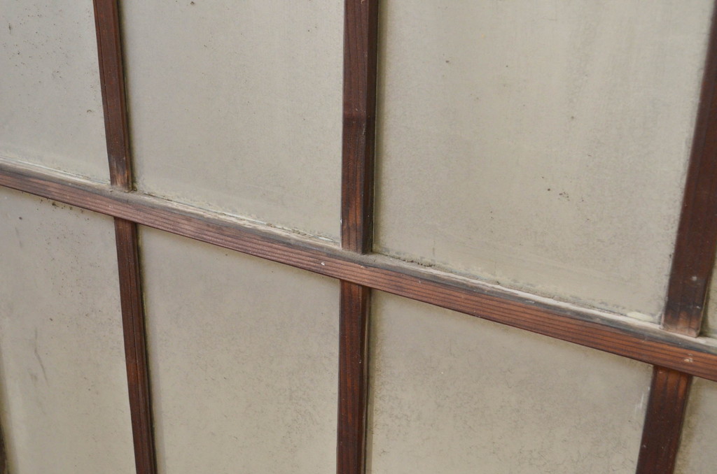 アンティーク建具　ペイント仕上げ限定　レトロな空間作りにおすすめなマス目(升目)格子のペイントガラス窓4枚セット(引き戸、ガラス戸)(R-071231)