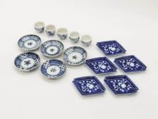 江戸〜明治期　古伊万里　雛道具　繊細に絵付けされたミニチュア和食器15点セット(染付、和食器、和皿、豆皿、変形皿、磁器、ひな祭り、ままごと、湯呑)(R-078641)