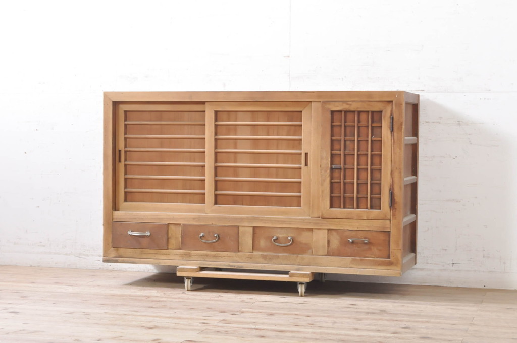 アンティーク家具　ヒノキ材　凝ったつくりの五尺水屋箪笥サイドボード(R-036344)