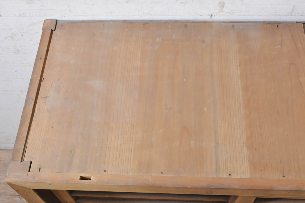 アンティーク家具　ヒノキ材　凝ったつくりの五尺水屋箪笥サイドボード(R-036344)
