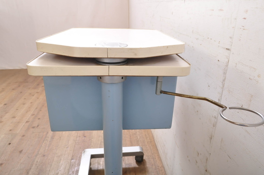 和製アンティーク　レトロなデザインがおしゃれなキャスター付きデンタルワゴンテーブル(サイドテーブル、小物収納、引き出し)(R-068744)