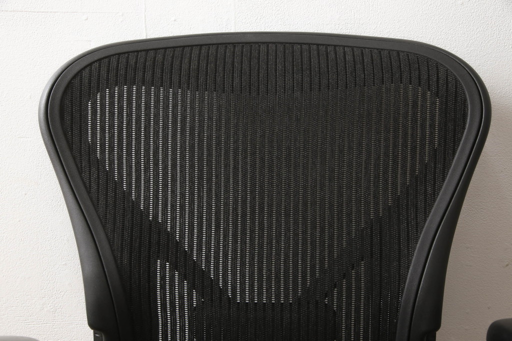 中古　美品　Hermanmiller(ハーマンミラー社)　Aサイズ　座り心地を追求したアーロンチェア(ポスチャーフィット、オフィスチェア、アームチェア、ワークチェア)(R-064011)