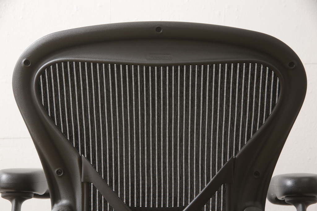 中古　美品　Hermanmiller(ハーマンミラー社)　Aサイズ　座り心地を追求したアーロンチェア(ポスチャーフィット、オフィスチェア、アームチェア、ワークチェア)(R-064011)