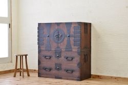 アンティーク家具　☆古民具　金具の大きな観音開き二段重ね時代箪笥