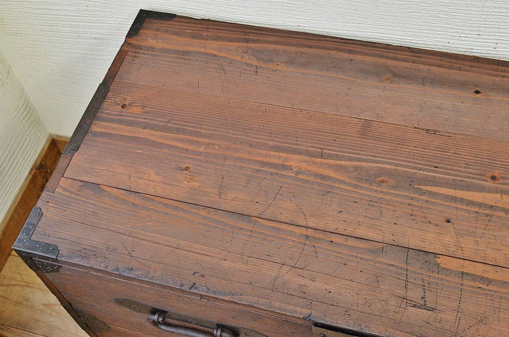 アンティーク家具　☆古民具　金具の大きな観音開き二段重ね時代箪笥