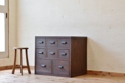 アンティーク家具　使い込まれた8杯引き出し(アンティークチェスト)