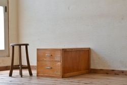 アンティーク家具　ネームプレート付きアンティーク2杯引き出しローチェスト