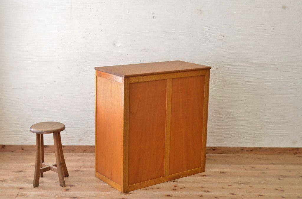 アンティーク家具　収納力抜群!アンティーク3杯引き出し(サイドテーブル)