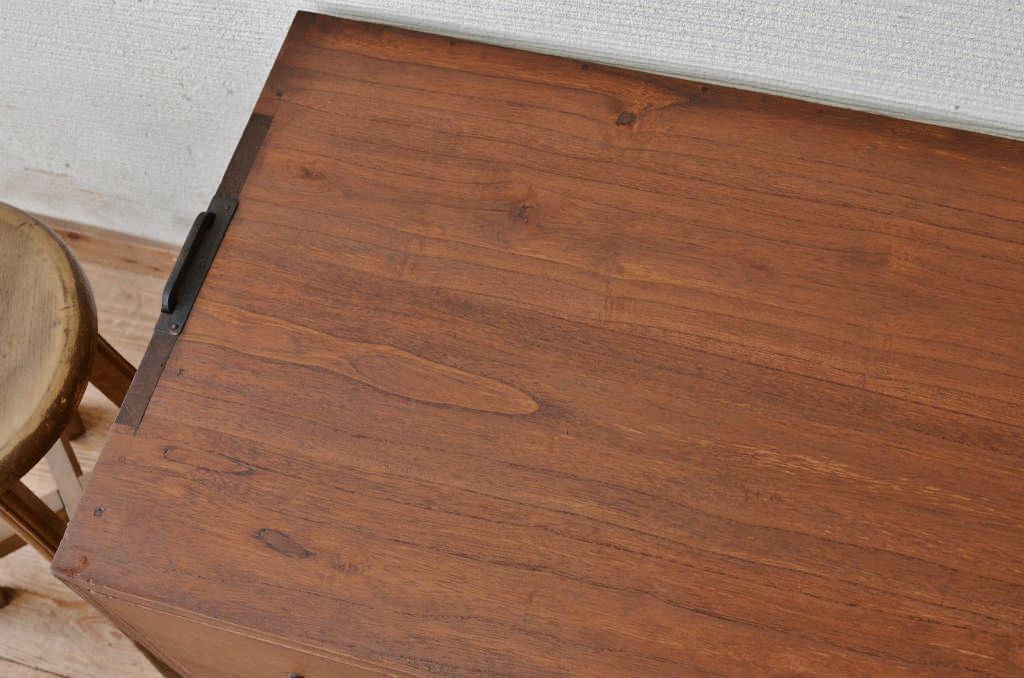 美品!シンプルなアンティークローボード(ローチェスト)