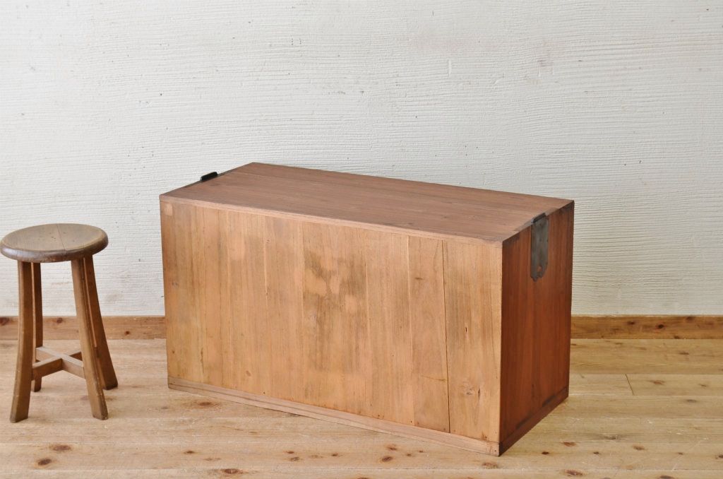 美品!シンプルなアンティークローボード(ローチェスト)