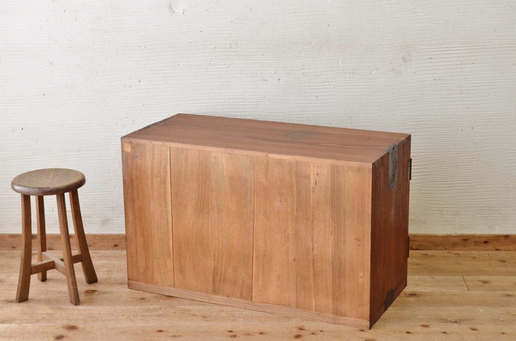 アンティーク家具　古い木のシンプルな観音開き時代箪笥ローボード