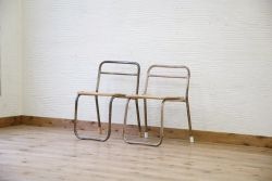 アンティーク家具　可愛いデザイン!古い幼稚園の小さな椅子2脚セット2