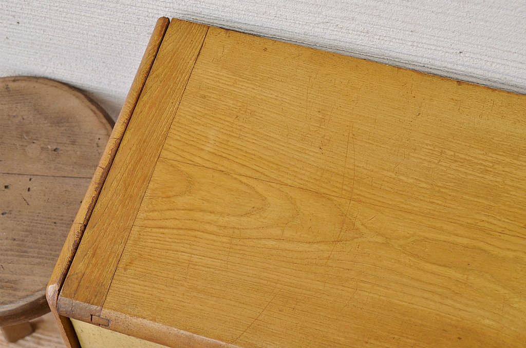 レトロ家具　古い洋品店のレトロな上蓋付き小引出し