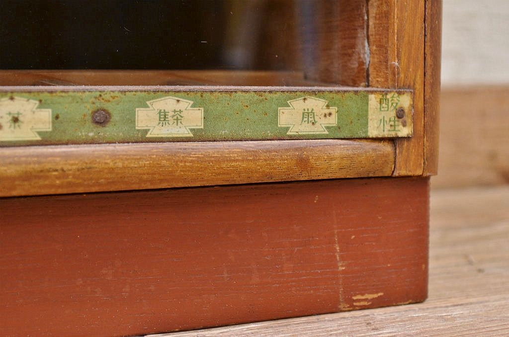 レトロ家具　古い洋品店のレトロな上蓋付き小引出し