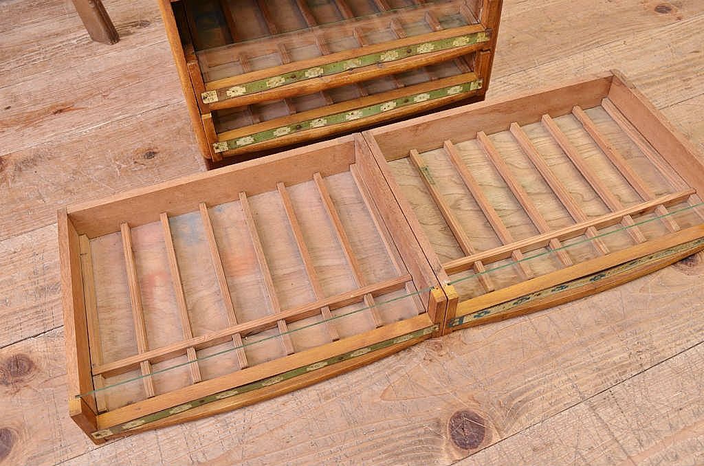 レトロ家具　古い洋品店のレトロな上蓋付き小引出し