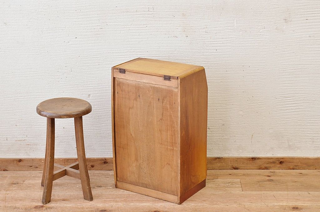 レトロ家具　古い洋品店のレトロな上蓋付き小引出し
