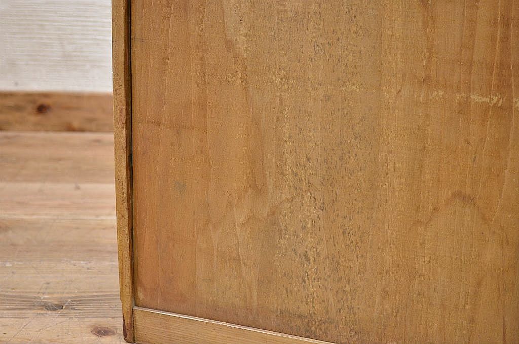 レトロ家具　古い洋品店のレトロな上蓋付き小引出し