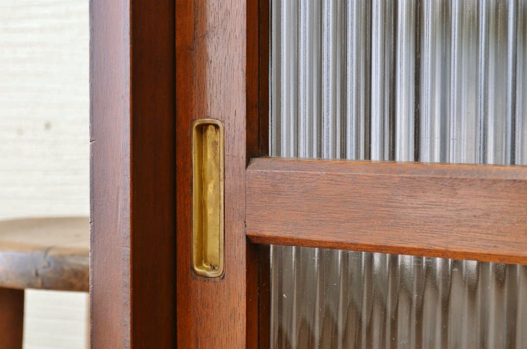 アンティーク家具　☆シンプルなモールガラス二段重ねアンティーク収納棚