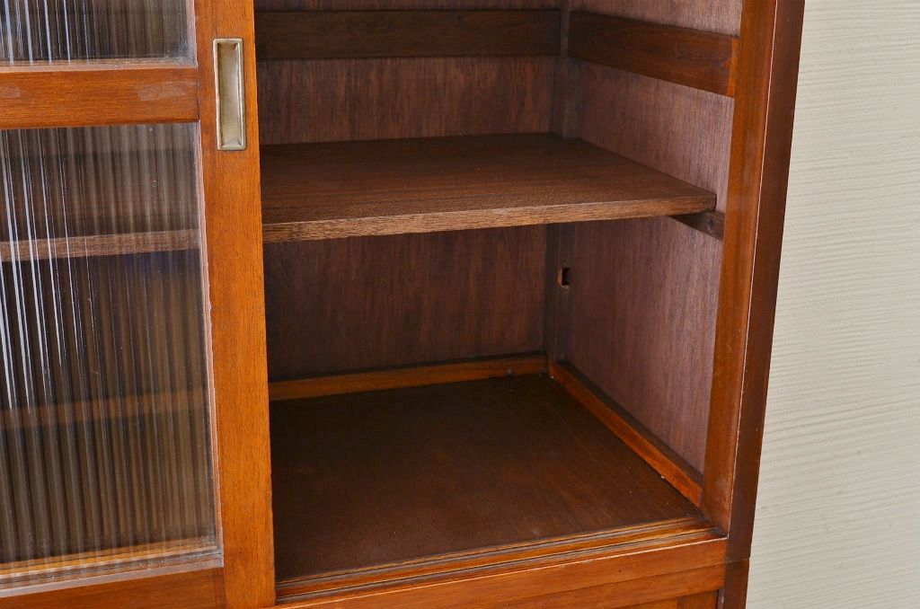 アンティーク家具　☆シンプルなモールガラス二段重ねアンティーク収納棚