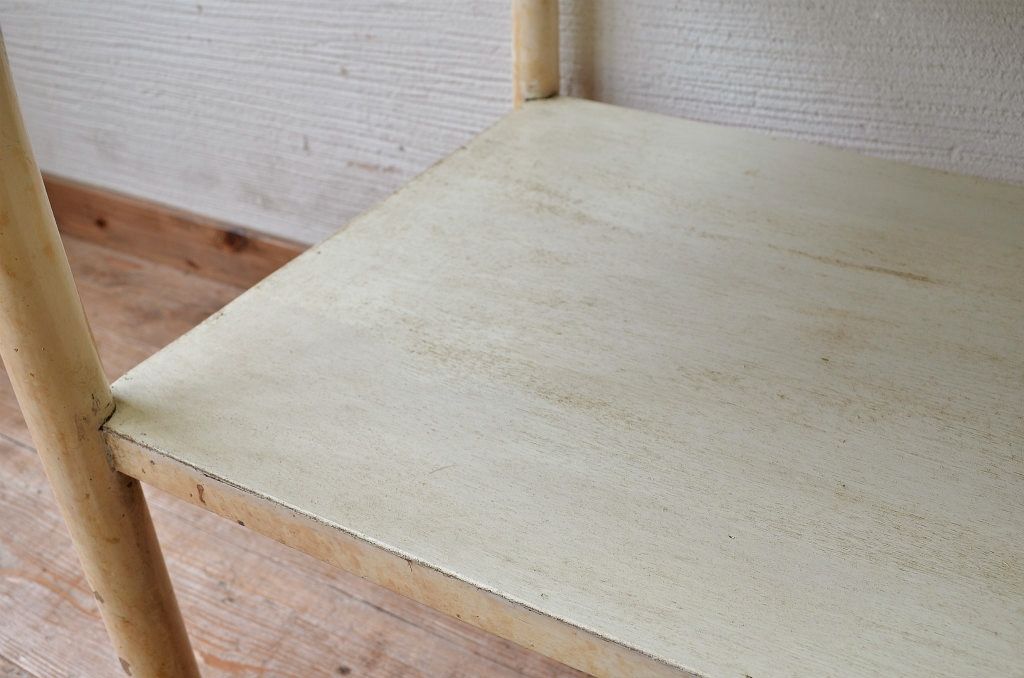 アンティーク家具　可愛いデザイン!ペンキの剥げたガラスケース(ケビント)