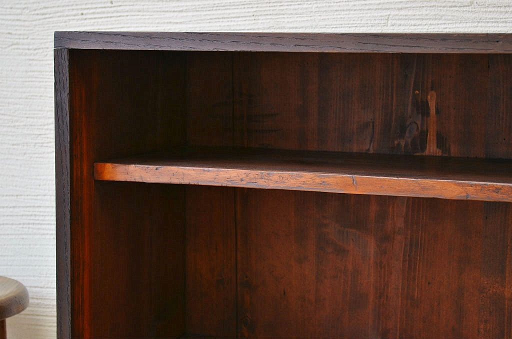 アンティーク家具　小振りなアンティーク飾り棚