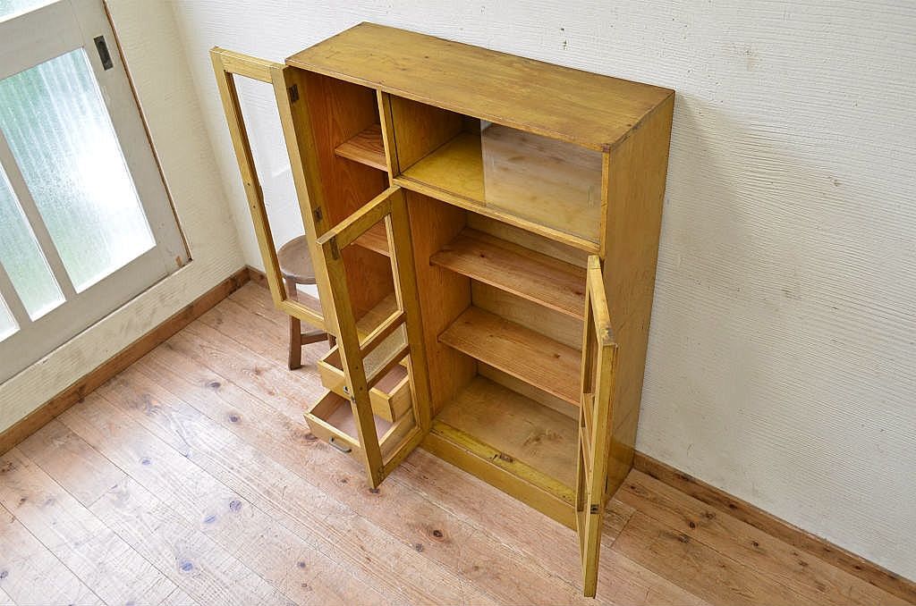 レトロ家具　レトロなデザインの変り型アンティーク本箱