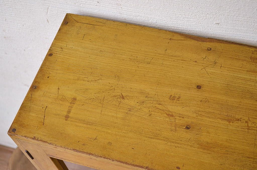 レトロ家具　レトロなデザインの変り型アンティーク本箱