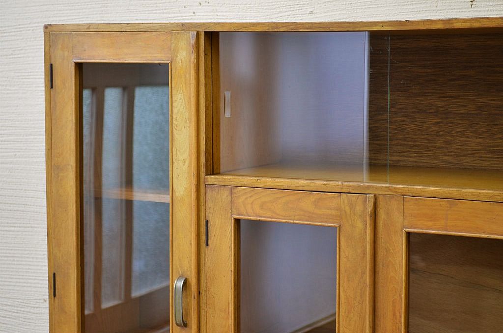 レトロ家具　レトロなデザインの変り型アンティーク本箱