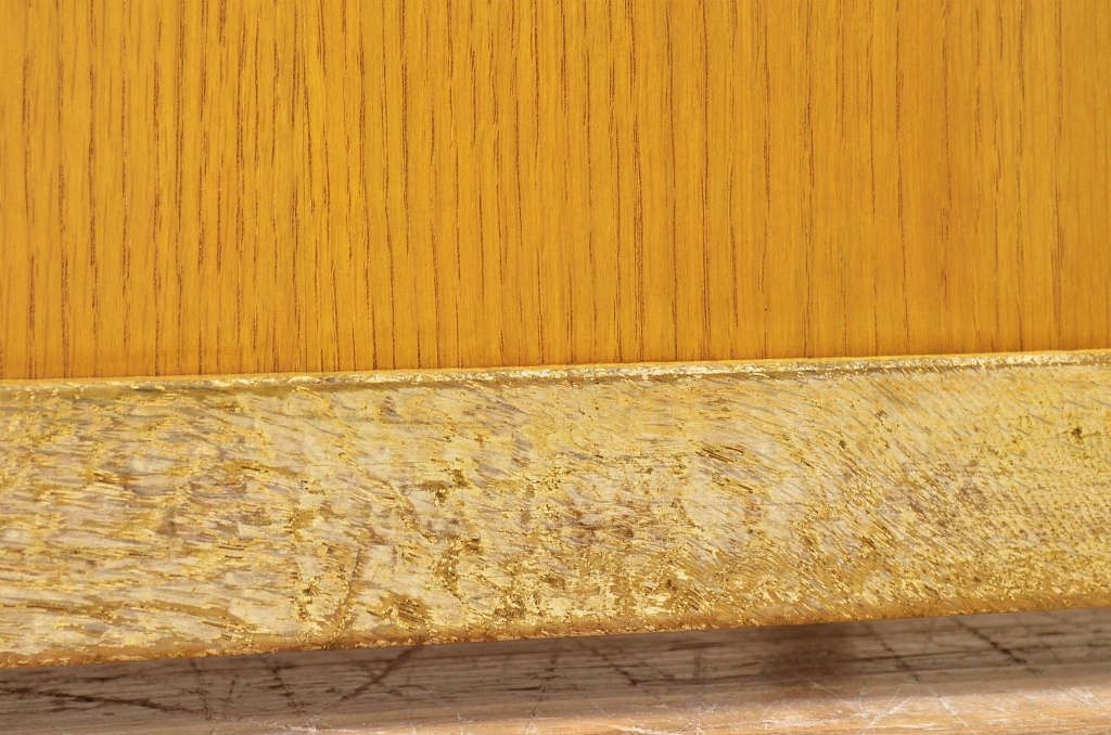 レトロ家具　レトロなデザインの脚付きアンティークガラスケース