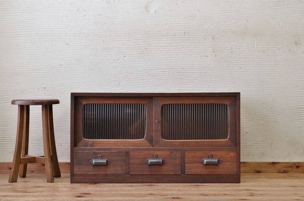 アンティーク家具　可愛いデザイン!アンティークローボード