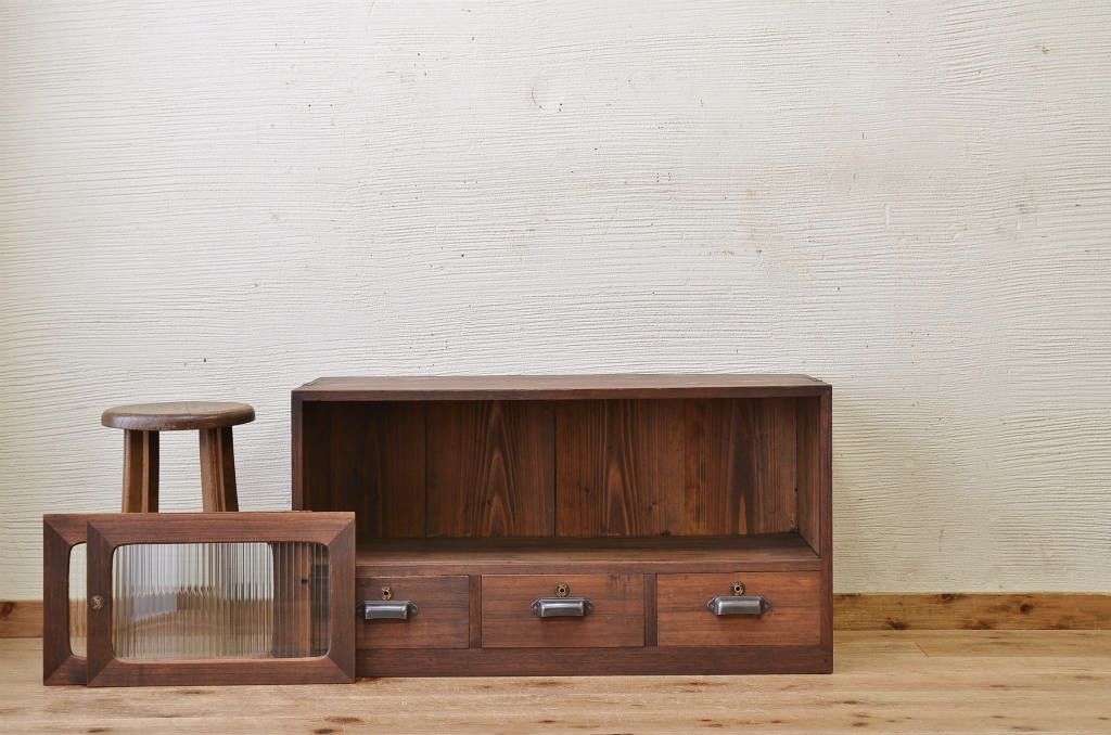 アンティーク家具　可愛いデザイン!アンティークローボード