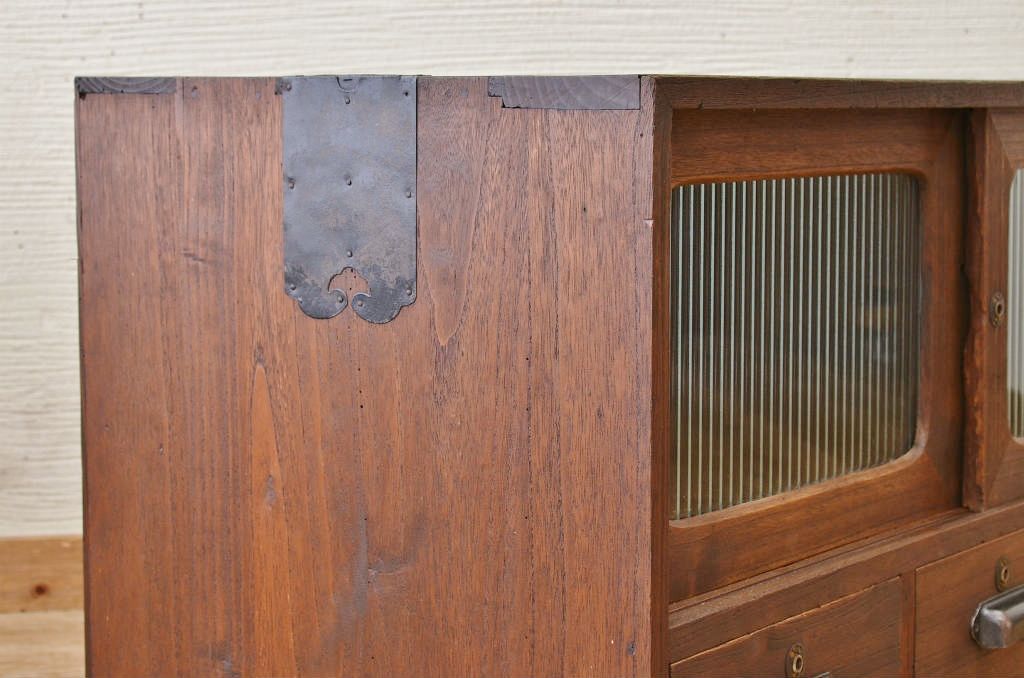 アンティーク家具　可愛いデザイン!アンティークローボード