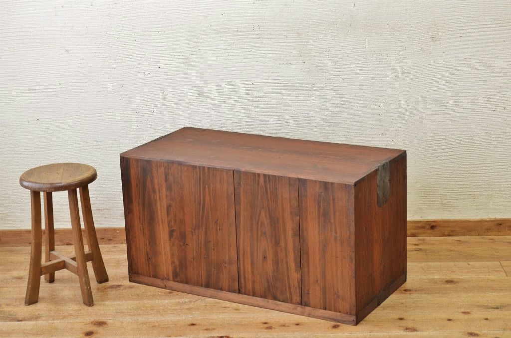 アンティーク家具　可愛いデザイン!アンティークローボード