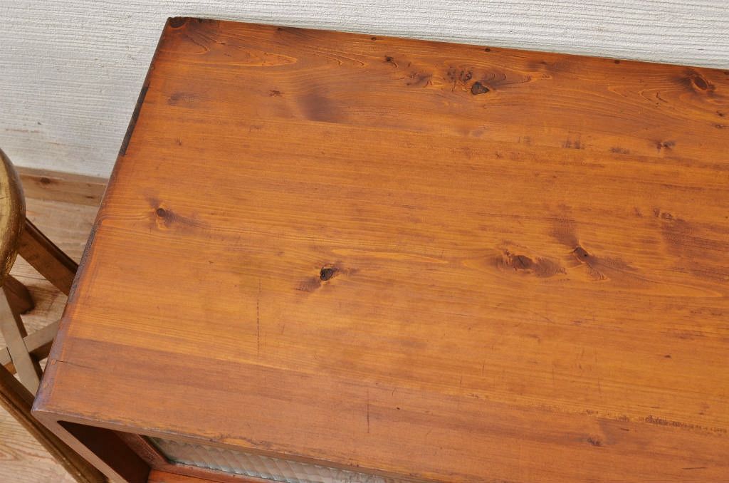 アンティーク家具　素敵なデザイン!銀モールガラスアンティークローボード