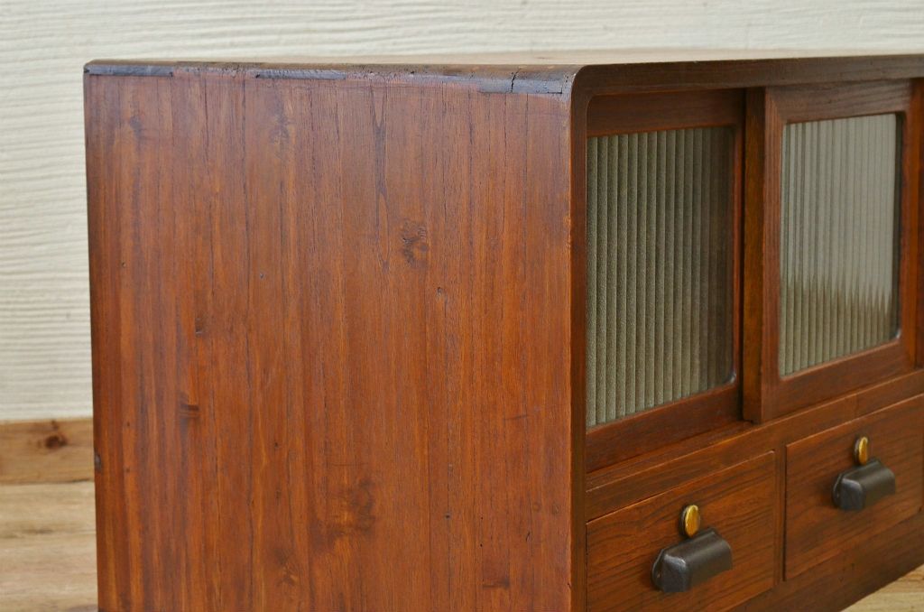 アンティーク家具　素敵なデザイン!銀モールガラスアンティークローボード