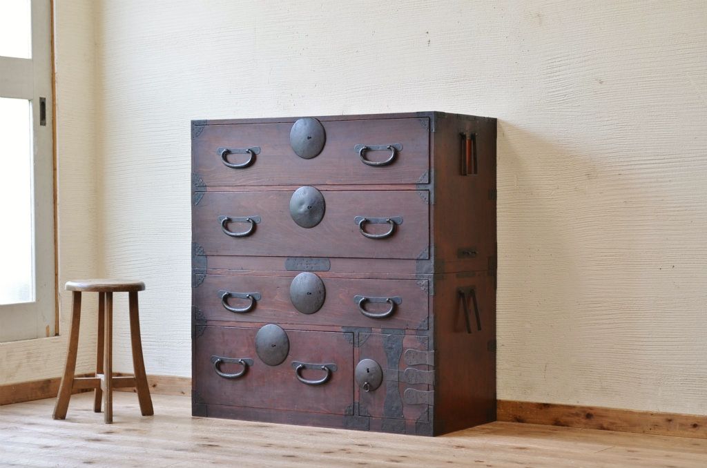 アンティーク家具　☆古民具　骨董　金具の大きな二段重ね時代箪笥