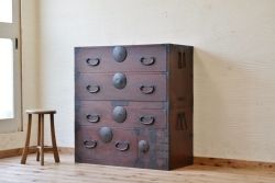 アンティーク家具　☆古民具　骨董　金具の大きな二段重ね時代箪笥