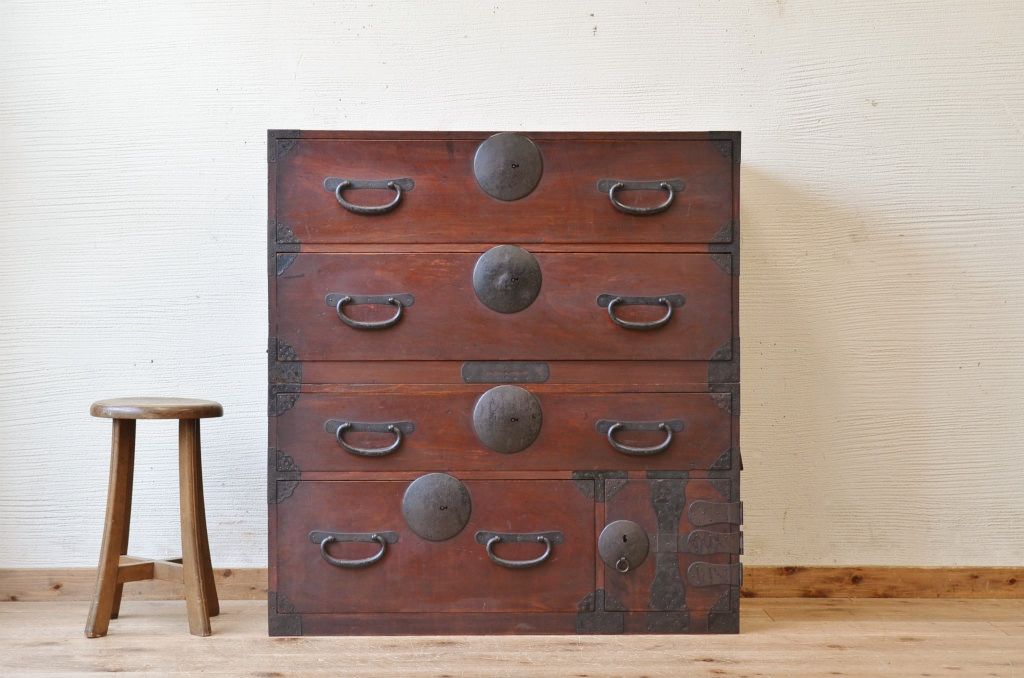 アンティーク家具　☆古民具　骨董　金具の大きな二段重ね時代箪笥