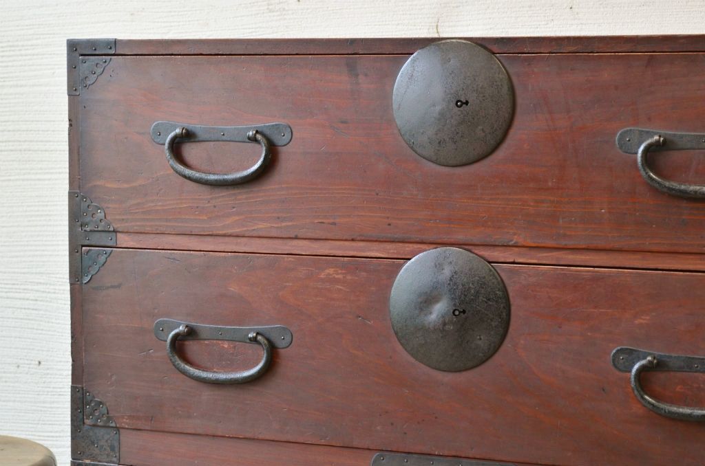 アンティーク家具　☆古民具　骨董　金具の大きな二段重ね時代箪笥