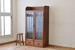 アンティーク家具　モールガラスの大振りなアンティーク本箱